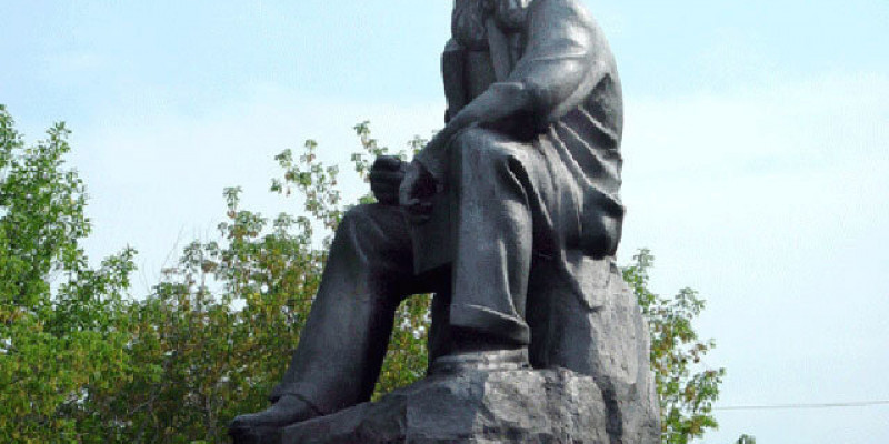 Памятник Бажову в Копейске